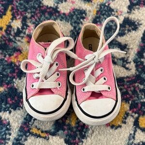 Converse Infant Size 4 Pink Lace-Up Sneakers